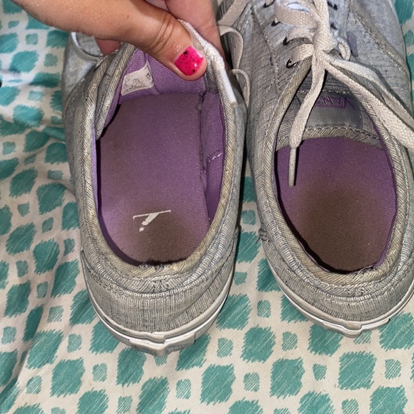 gray vans - Picture 4 of 5
